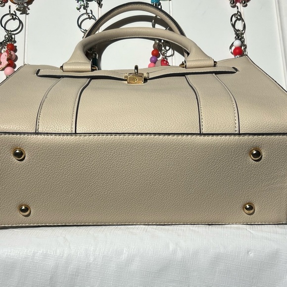 41 Hawthorn Cream Handbag - Picture 3 of 11